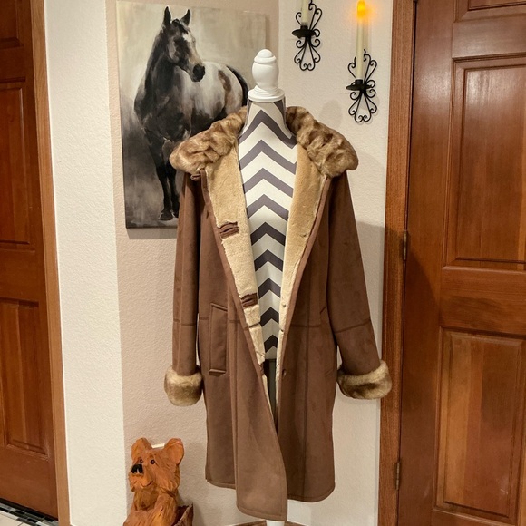 Gallery Jackets & Blazers - Brown suede faux fur trenchcoat